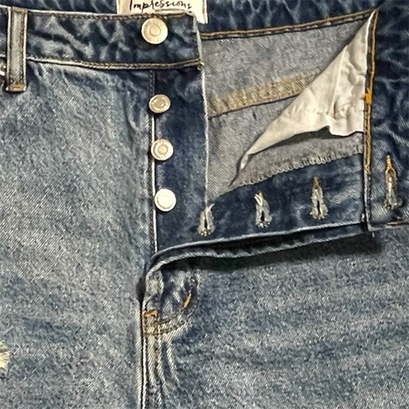 Boutique Blue Distressed Jean Shorts - Picture 3 of 4